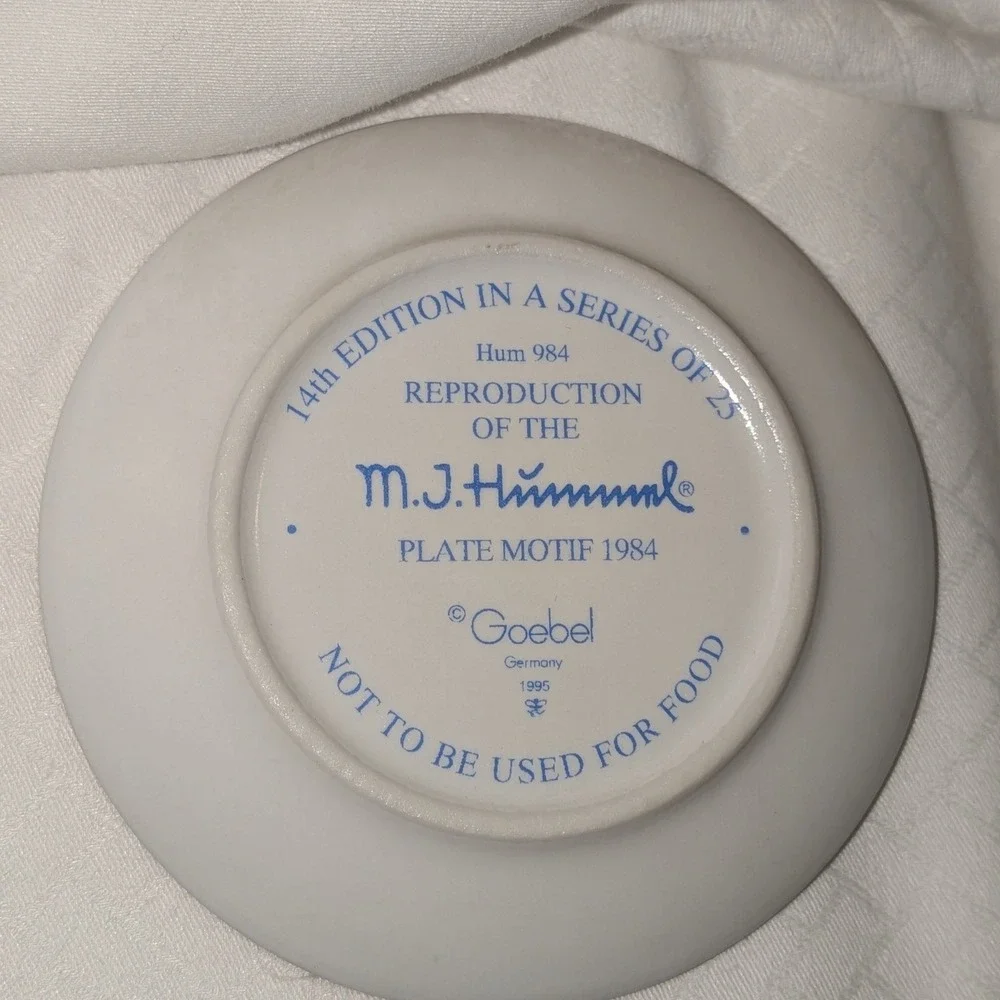 Goebel Hummel Little Helper Miniature Plate Hum 984 14th Edition Germany 3.125in